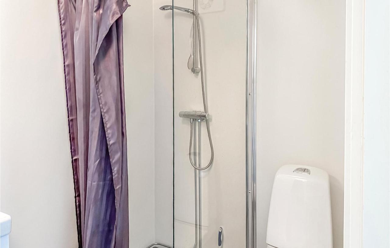 1 Bedroom Nice Home In วาร์แบร์ก ภายนอก รูปภาพ